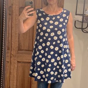 Women’s sleeveless tunic top